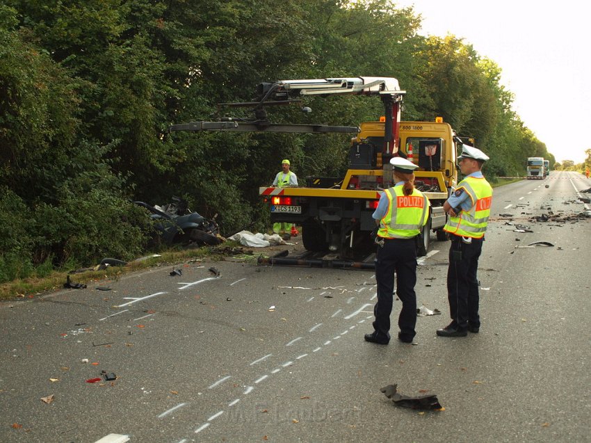 Schwerer VU Koeln Immendorf Kerkraderstr P327.JPG